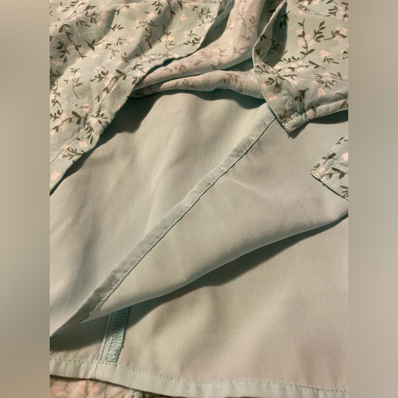 Hollister Floral Mini Skirt medium - Picture 5 of 7